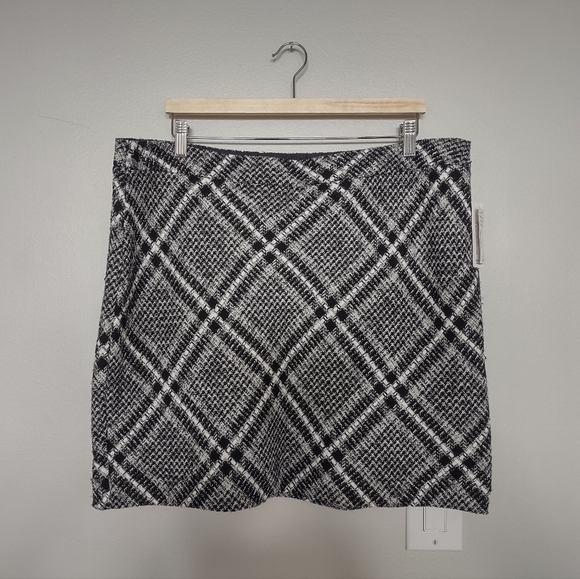 Ricki's Dresses & Skirts - NWT Black, Grey, and White Plaid Lined Mini Skirt